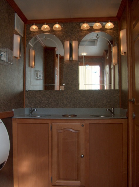 Portable toilet, portable washroom, Johnson's Sanitation Service, Sink Rentals, Septic Services, Septic Tank Pumped, Construction, Parties, Special Events, Back Yard Gatherings