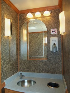 Washroom Trailer Wedding Deluxe