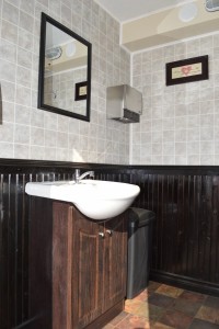 Women's Sink & Mirror