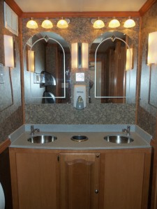 Washroom Trailer Wedding Deluxe